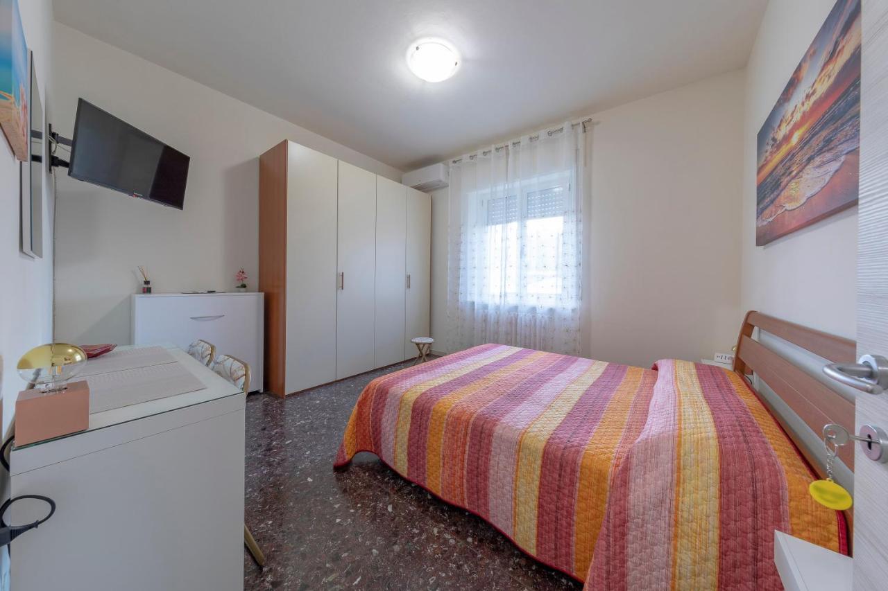 Affittacamere Ss. Smile Loreto Exterior foto